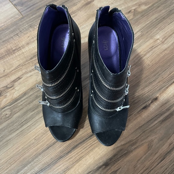 Black zipper style open toe heels - Picture 2 of 6